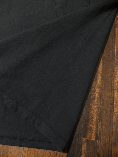 画像: STUDIO D'ARTISAN ダルチ - 吊り編みP付き刺繍半袖Tシャツ　ブラック