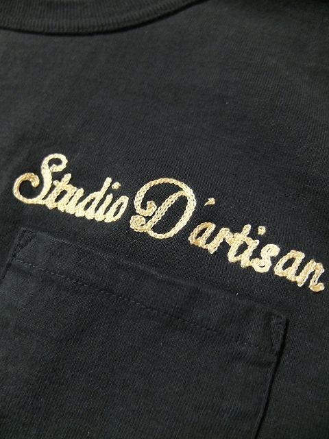 画像: STUDIO D'ARTISAN ダルチ - 吊り編みP付き刺繍半袖Tシャツ　ブラック