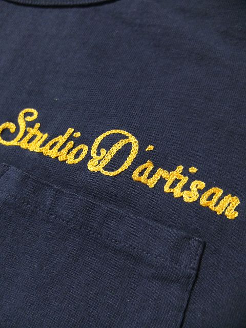 画像: STUDIO D'ARTISAN ダルチ - 吊り編みP付き刺繍半袖Tシャツ　ネイビー