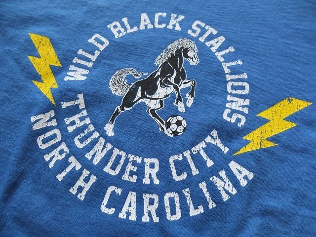 画像: PHERROW'S フェローズ - WILD BLACK STALLIONS ワッペン付き Tシャツ　B.ブルー