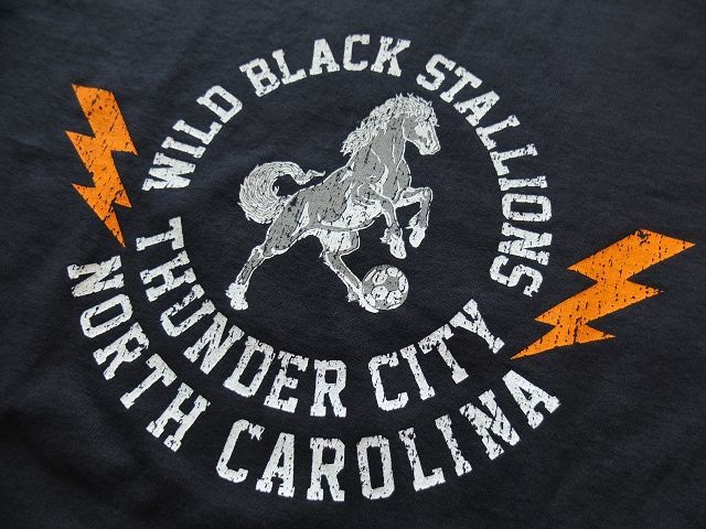 画像: PHERROW'S フェローズ - WILD BLACK STALLIONS ワッペン付き Tシャツ　S.ブラック